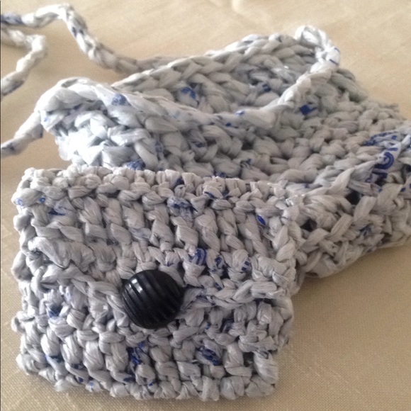 HAND CRAFTED Crossbody Bag Coin Purse Set Crochet Plarn - Picture 1 of 8